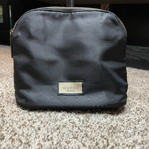 EUC 💕 Gucci Beauty Black Makeup Cosmetic Bag